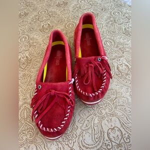 Minnetonka Red Suede Kiltie Moccasins Women’s 9 Slip On Leather Driving Loafers